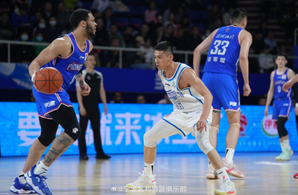 多哥队员在关键时刻打出精彩表现 多哥队员在关键时刻打出精彩表现