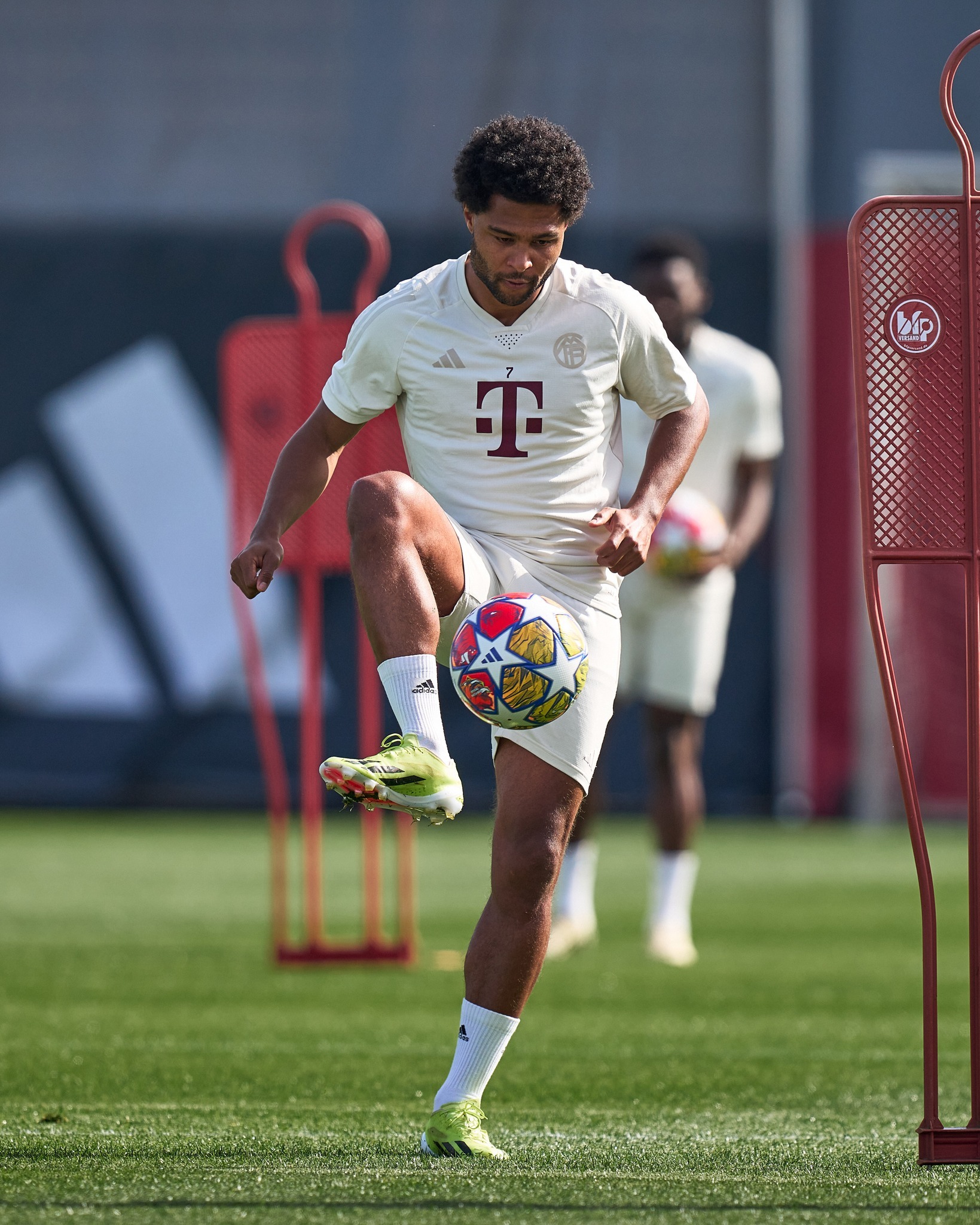 华体会网址-乌龙球助拜仁：慕尼黑逆袭击败皇马的简单介绍