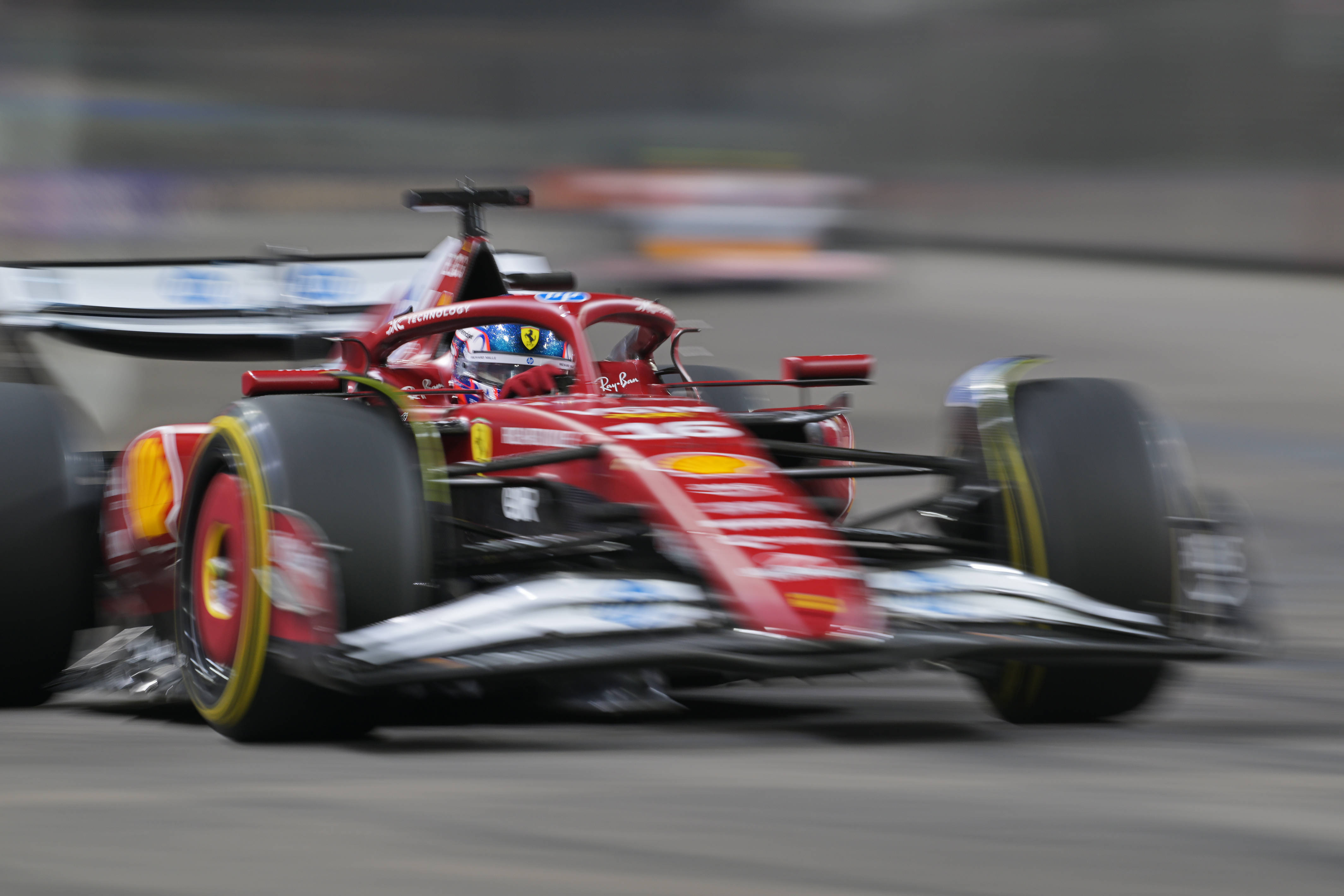 包含红牛车队完胜威廉姆斯，诺里斯统治全场的词条